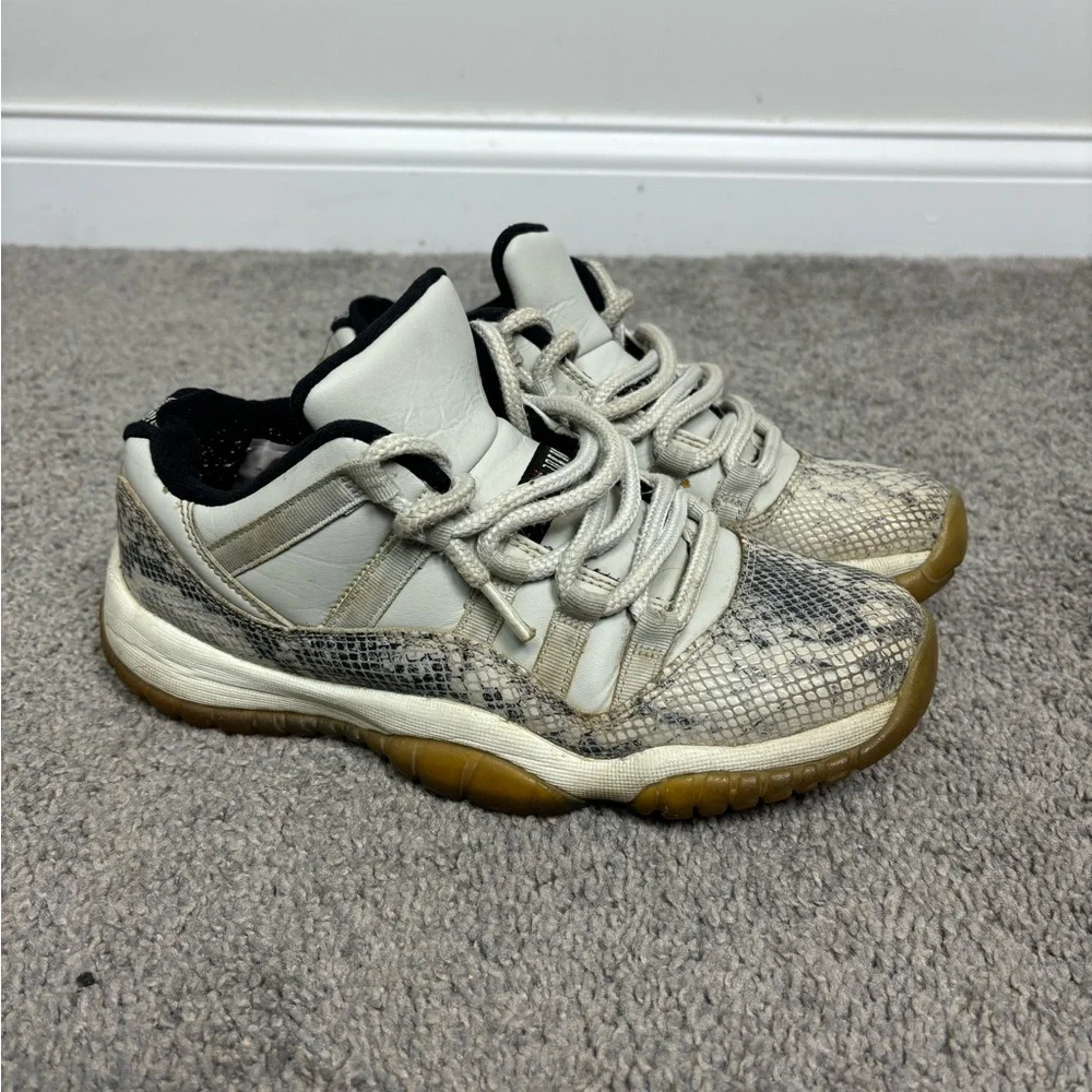 Nike Air‎ Jordan 11 XI Retro Low Light Bone Snakeskin Size 6.5Y Sneakers